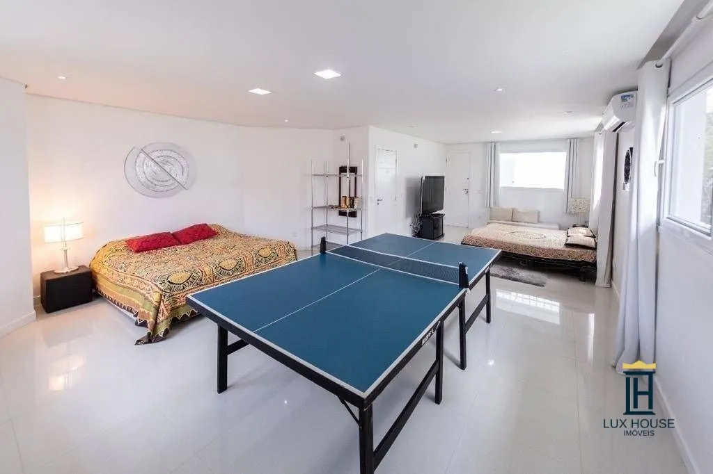 House with 7 bedrooms and 6 en-suites plus pool — photo 24