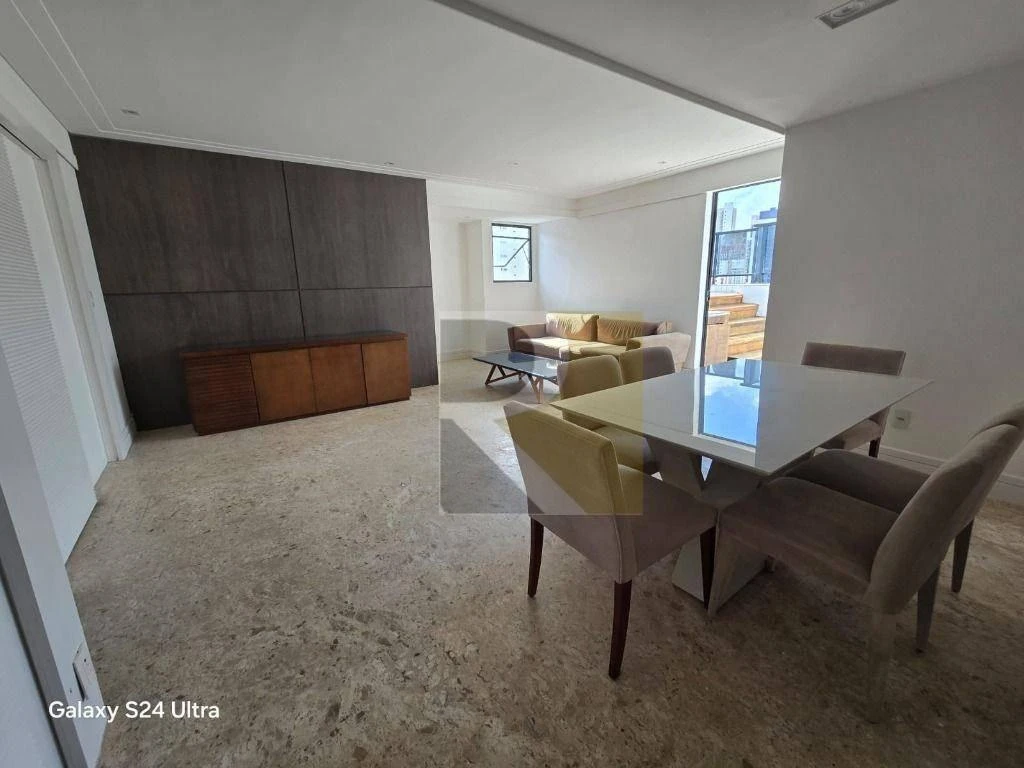 Furnished apartment, 250 m², with a glass-enclosed balcony — photo 7