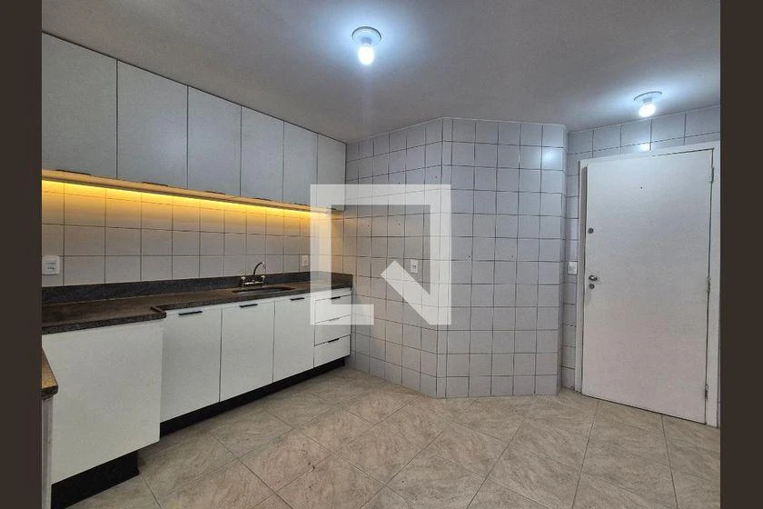 3-bedroom apartment in a building with a pool — photo 17