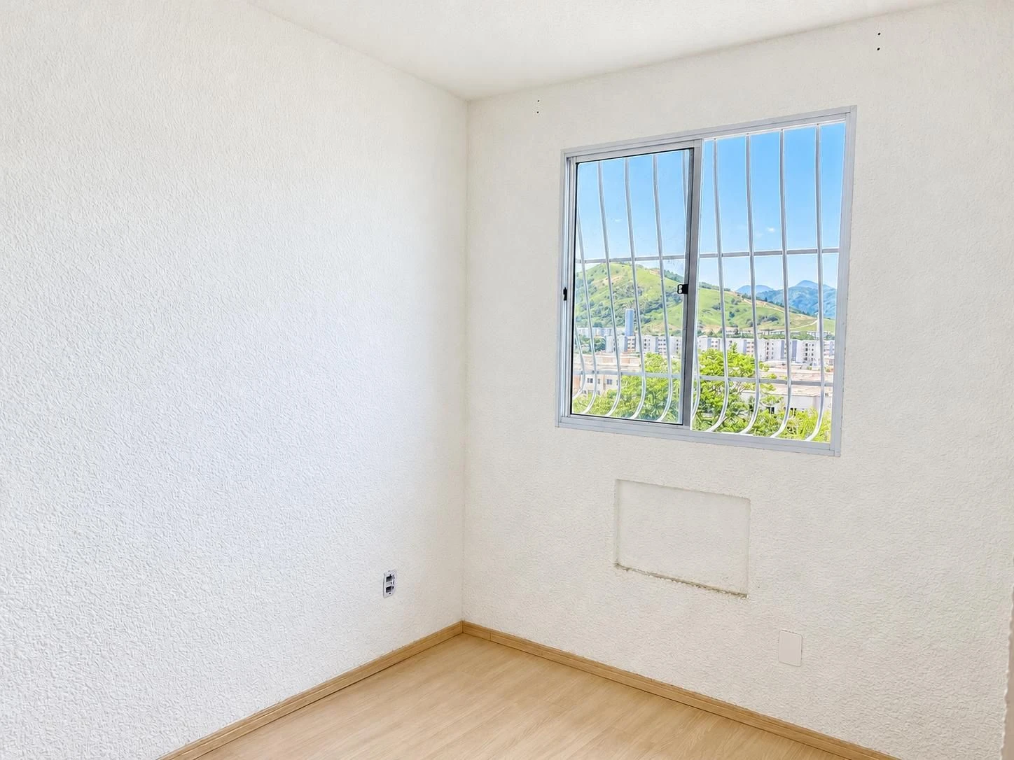 2-bedroom apartment with a mountain view — photo 3