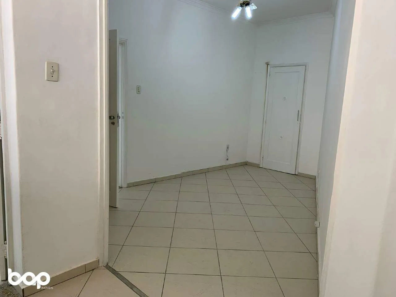 3-bedroom apartment with separate kitchen and stove — photo 22