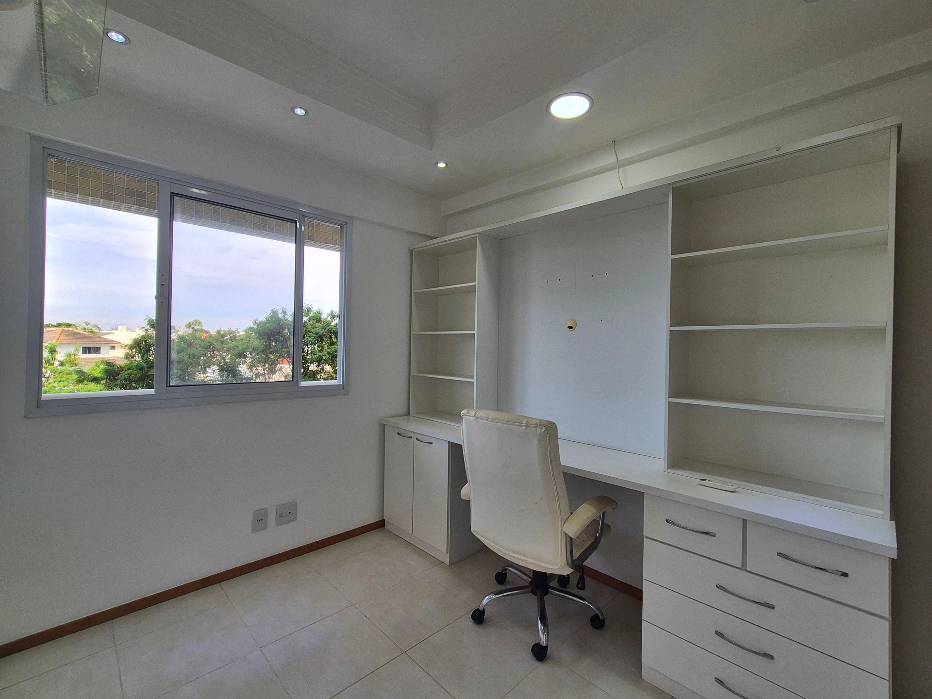 Apartment, 133 m², with a glass-enclosed balcony — photo 30