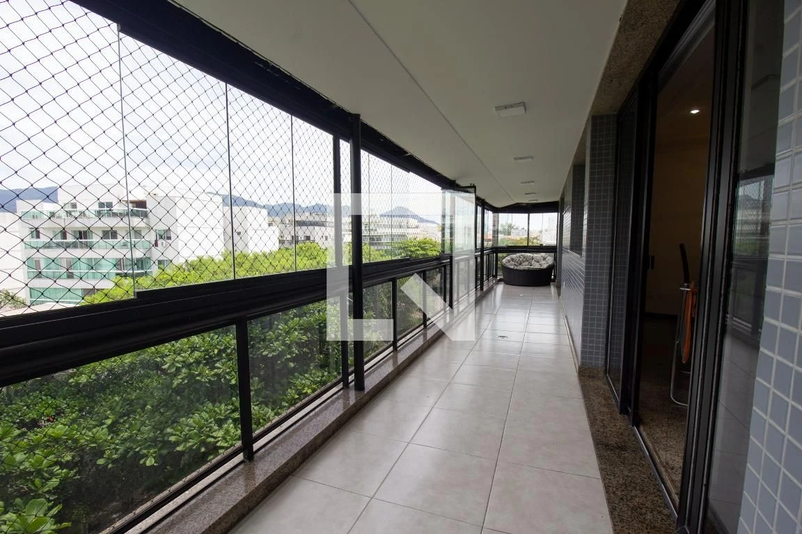 Furnished apartment with 3 en-suite bedrooms — photo 9