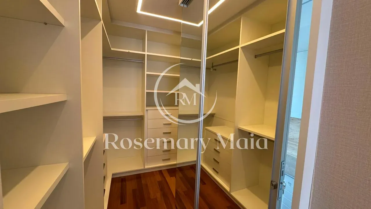 179 m² apartment with 3 bedrooms and 3 parking spaces — photo 41