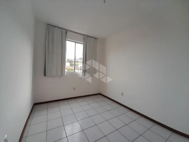 2-bedroom apartment with a closed kitchen and balcony — photo 2