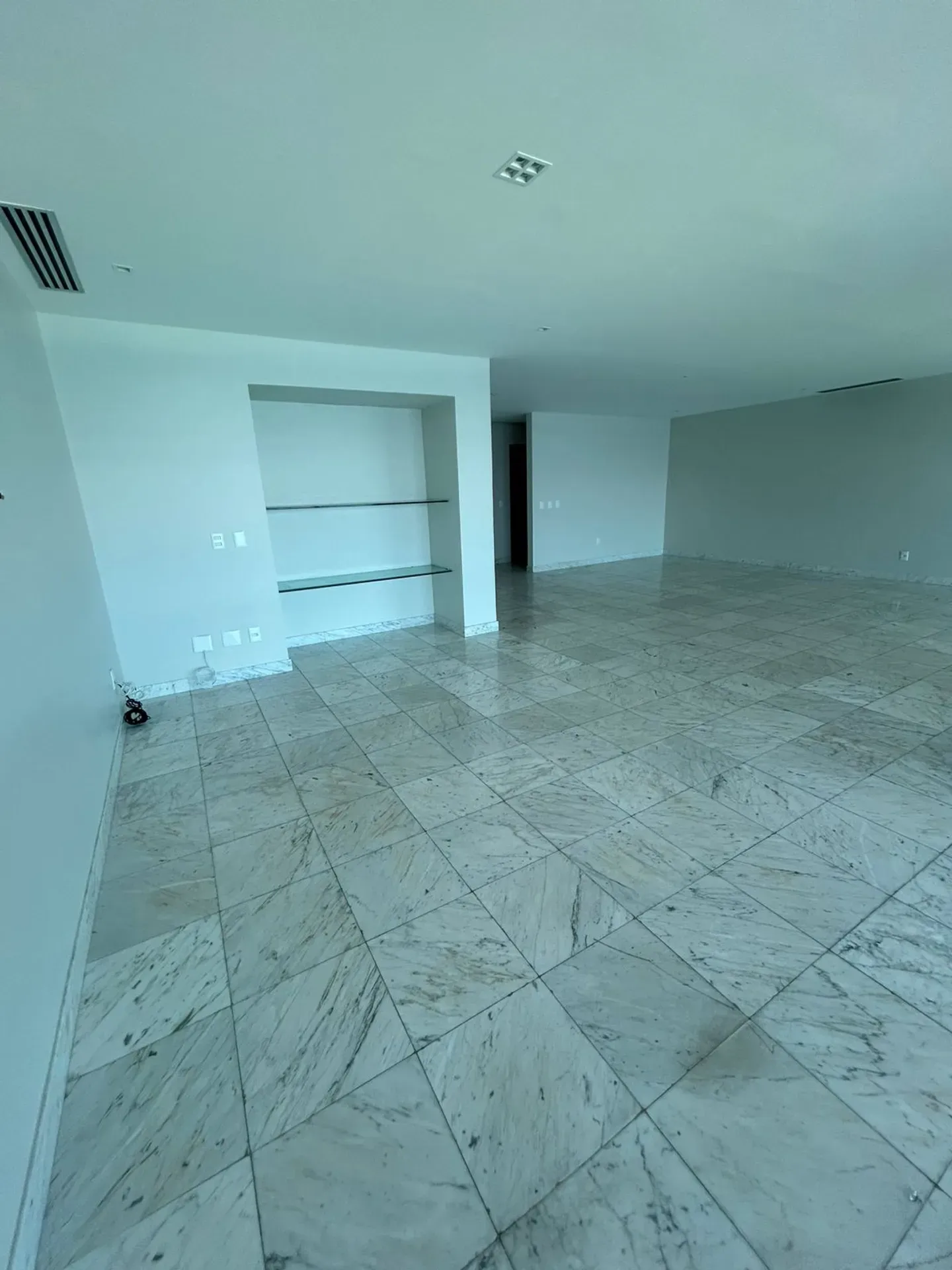 4-bedroom apartment with a water view