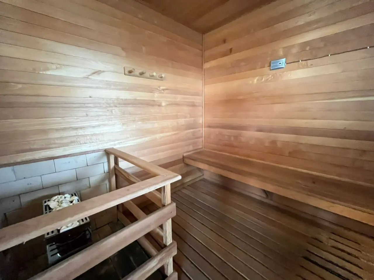 1-bedroom apartment with open-plan kitchen and 70 m² — photo 27