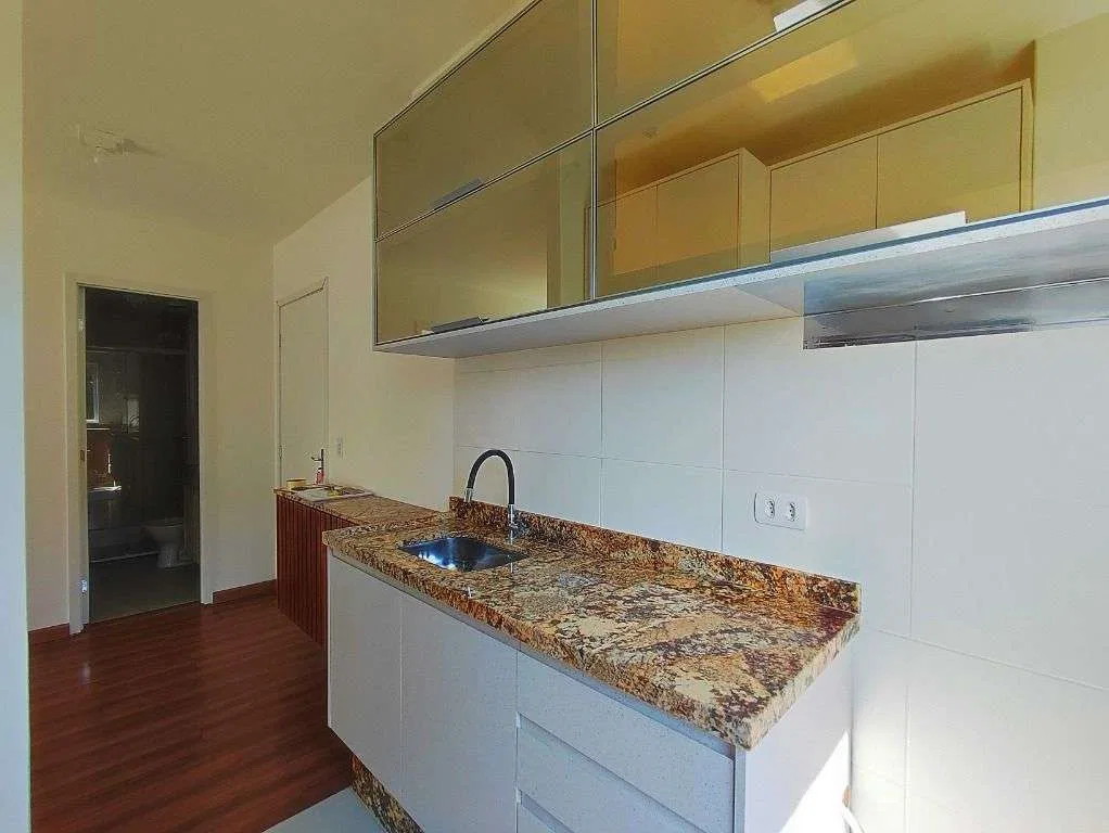 2-bedroom apartment with wood or laminate floors in Curitiba — photo 13