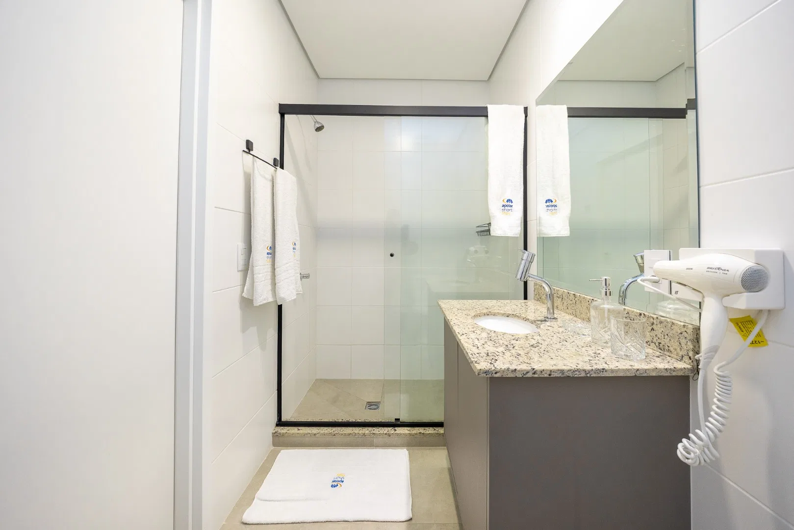 Furnished studio in a building with a gym — photo 14