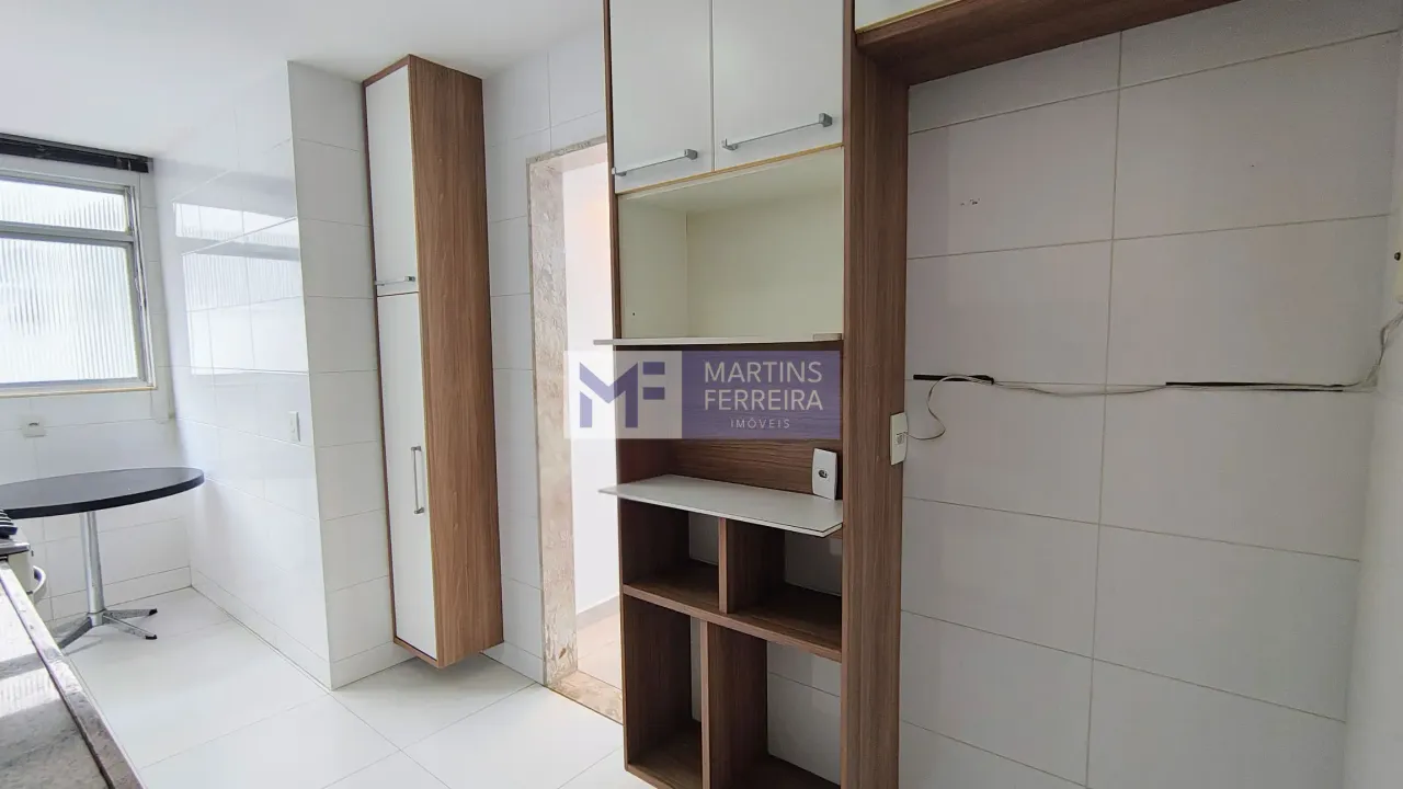 Glass-enclosed balcony in a 3-bedroom apartment, 115 m² — photo 20