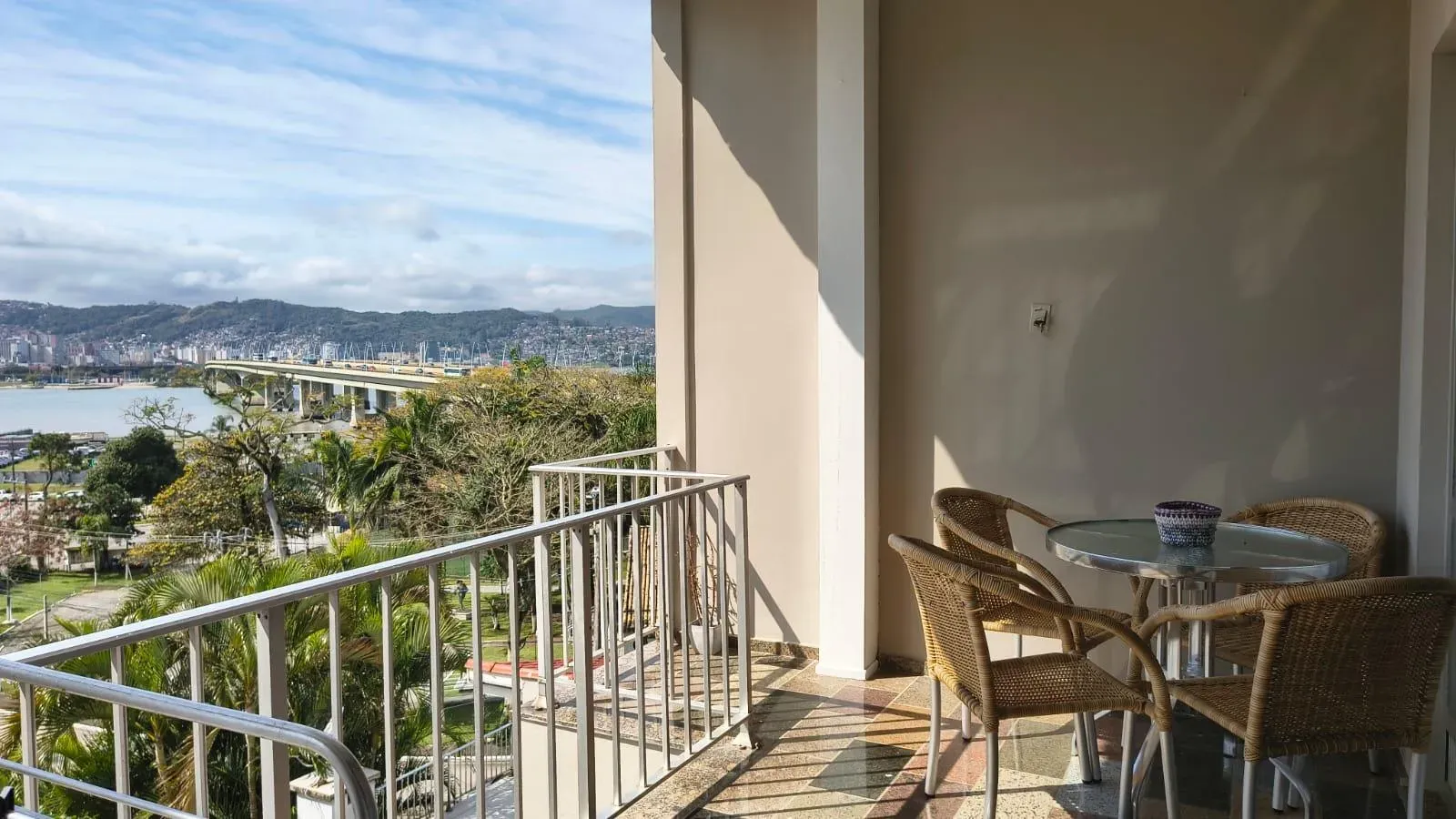 2-bedroom house with a water view in Florianópolis — photo 5