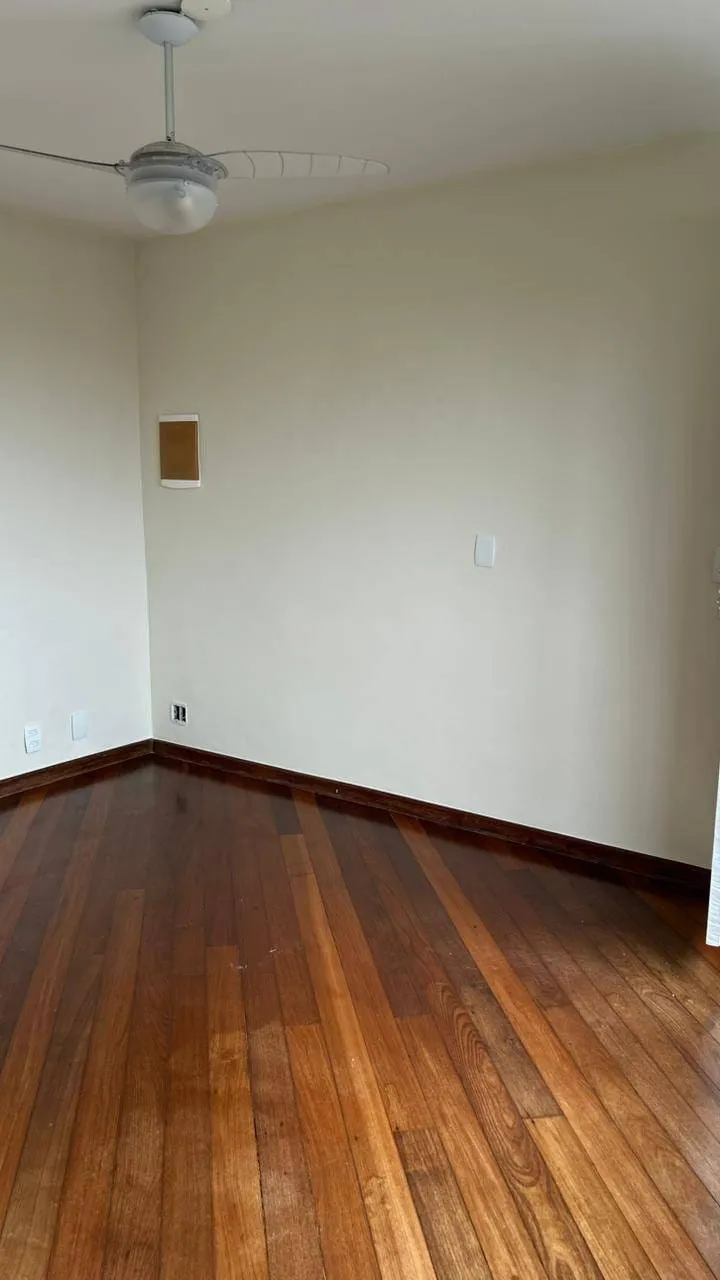 Apartamento com 5 quartos e varanda fechada com vidro — photo 9