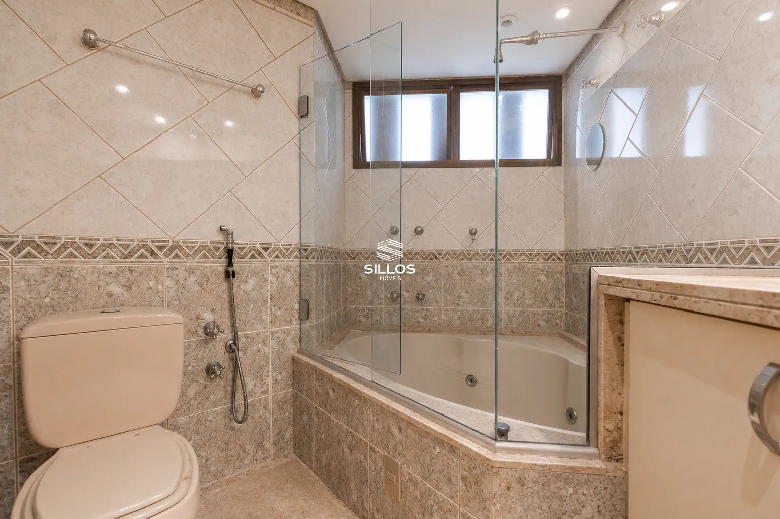 Apartamento para alugar com 262 m², 3 dormitórios e sacada — photo 25