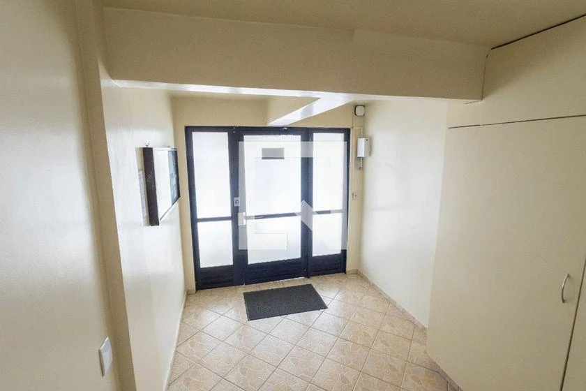 Unfurnished 2-bedroom apartment with an en-suite and 2 parking spots