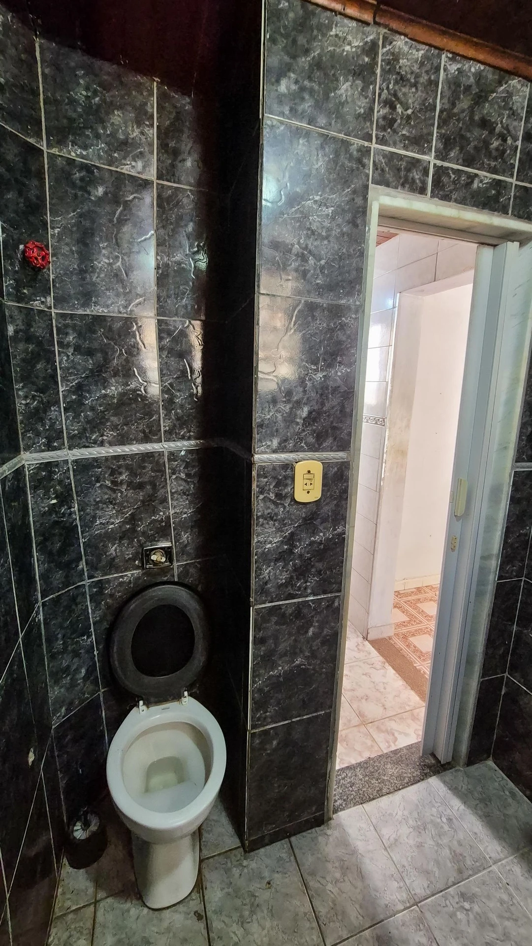 Невмебльована квартира з 2 спальнями та компактною кухнею — photo 23