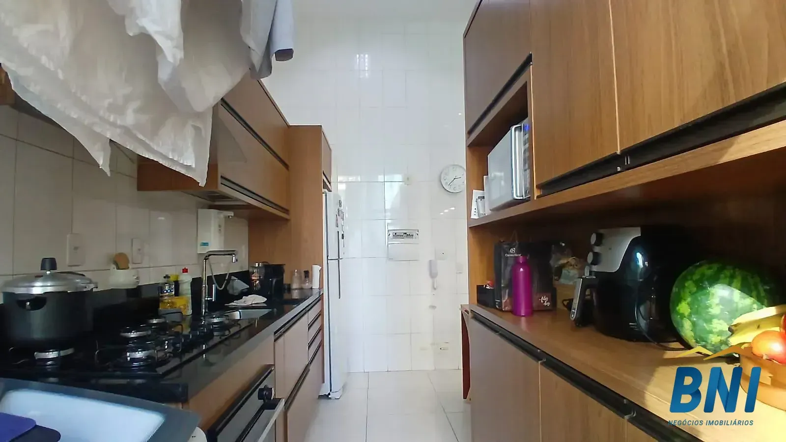 Apartamento de 2 quartos com cozinha integrada e varanda — photo 23