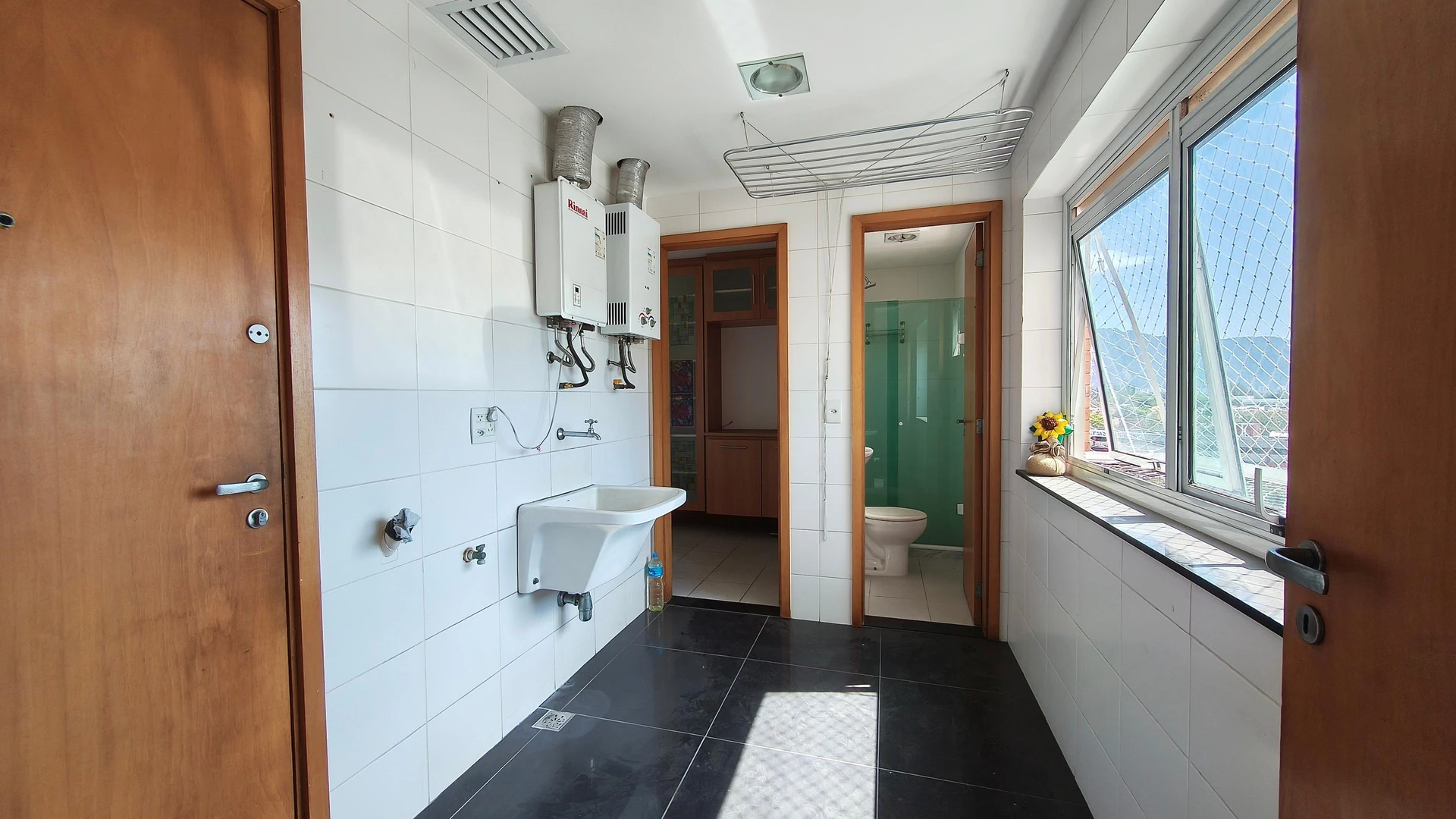 Apartamento com 3 suítes e fogão a gás na cozinha — photo 35