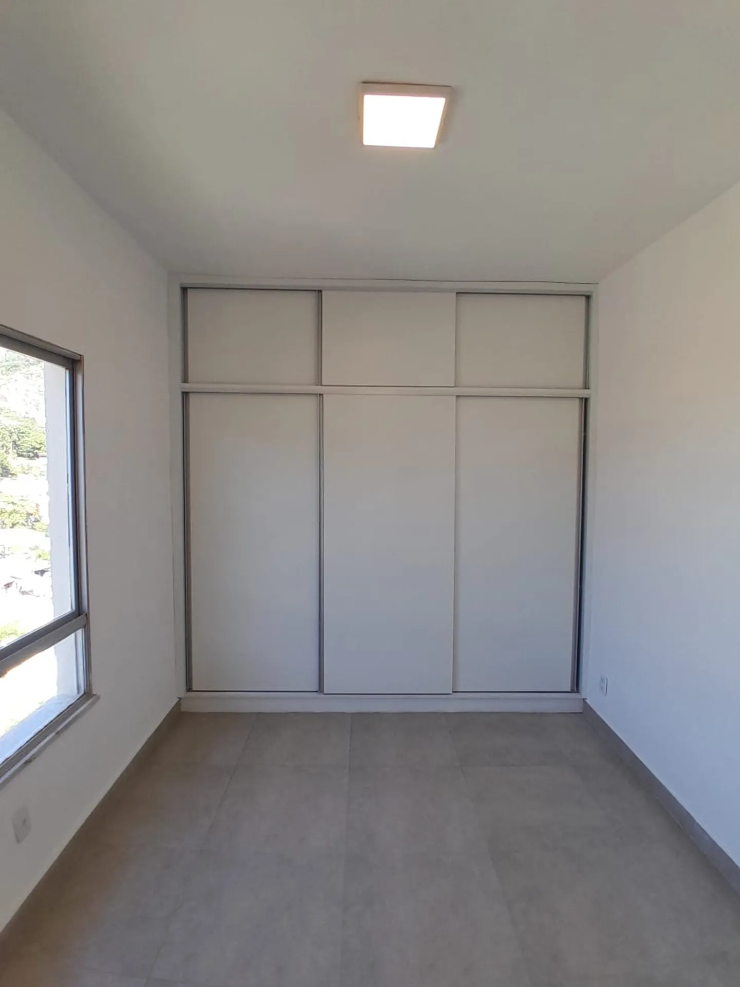 2-bedroom apartment with open-plan kitchen and balcony — photo 24