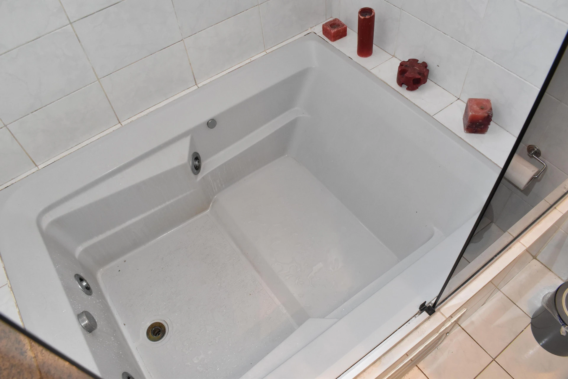 3-bedroom apartment with a bathtub in Curitiba — photo 16