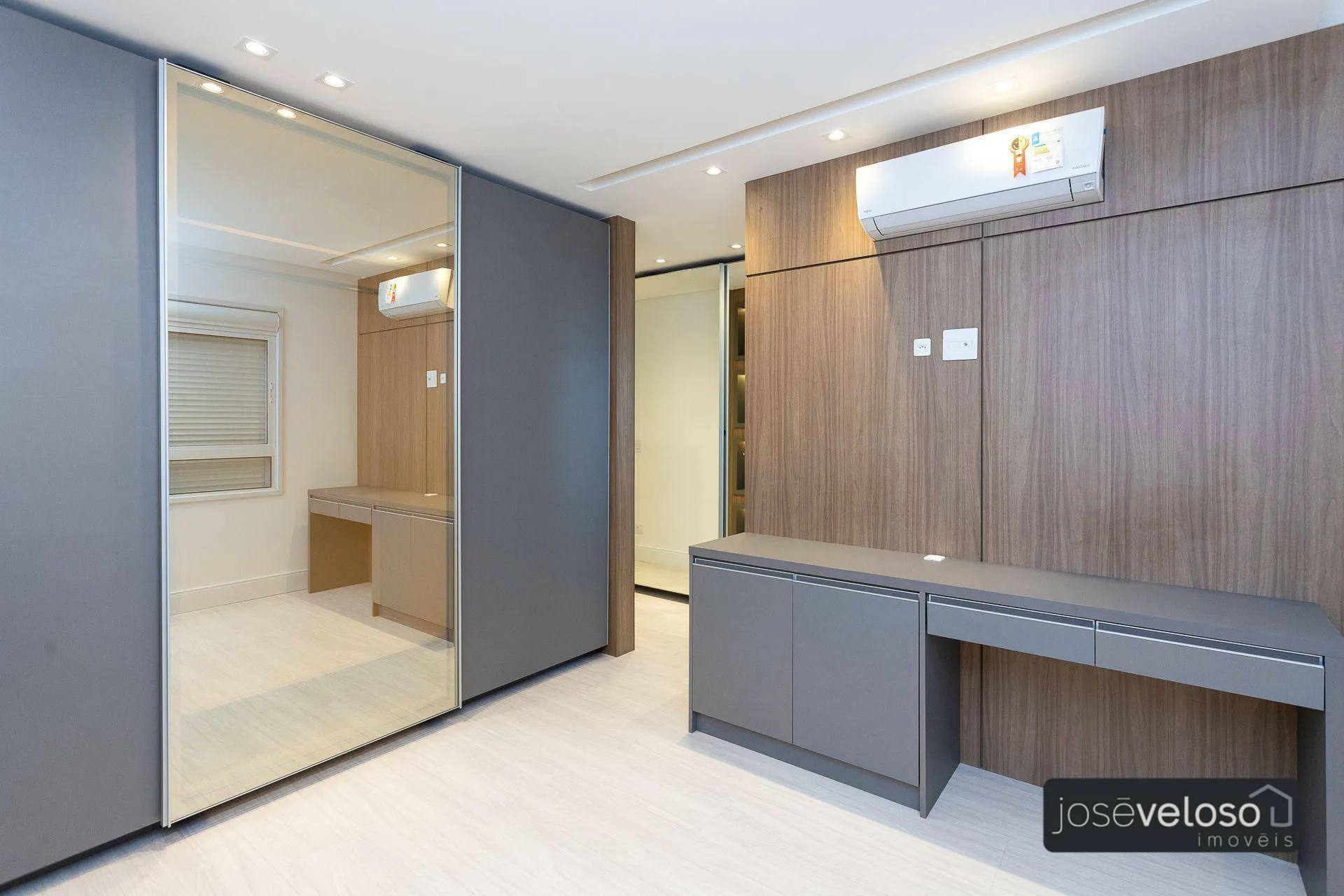 Apartment with open-plan kitchen and 4 bedrooms, 297 m² — photo 43