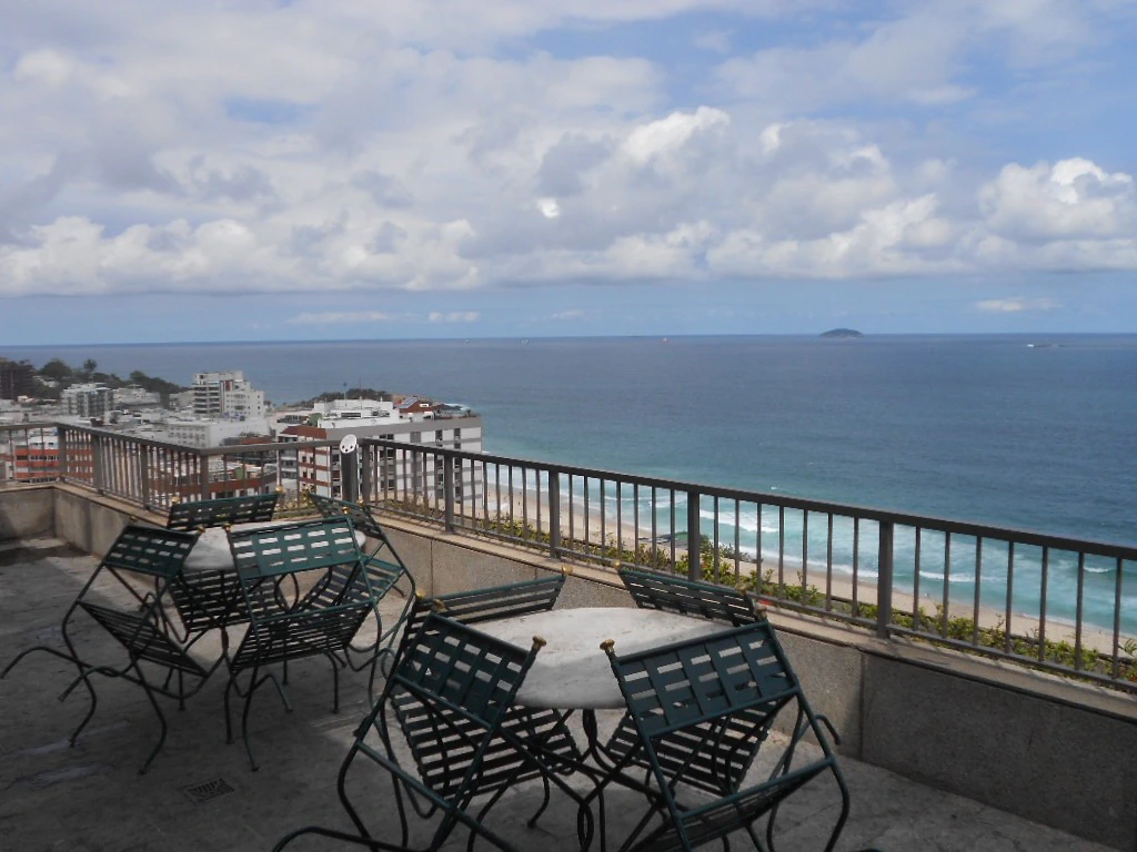 Furnished 2-bedroom apartment with 2 en-suites and balcony — photo 10