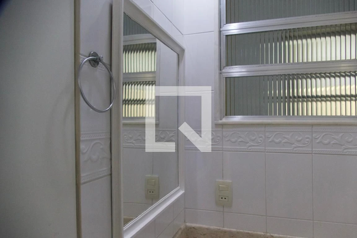 Unfurnished 1-bedroom apartment with a separate kitchen — photo 32
