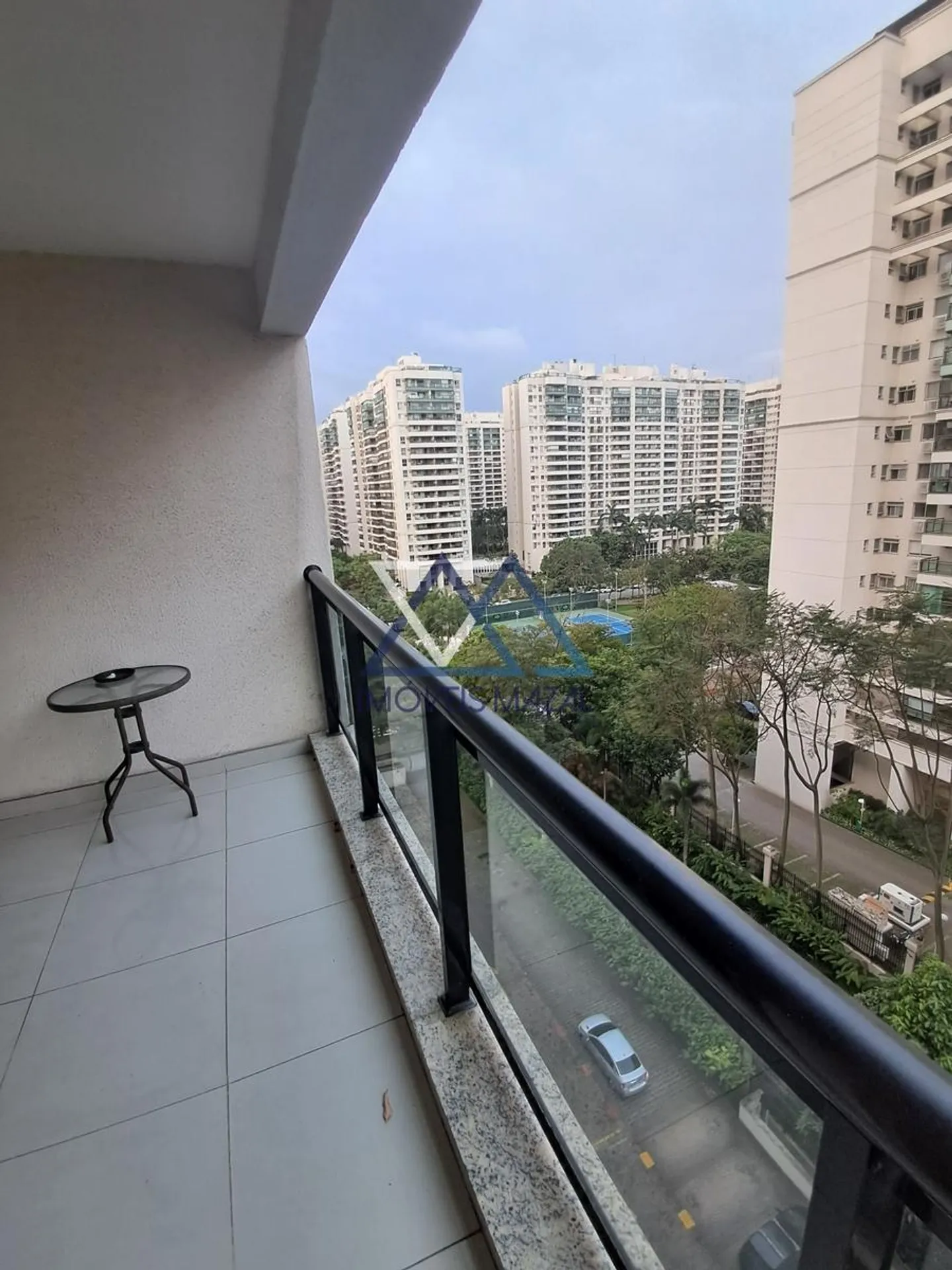 Квартира 70 м² с застеклённым балконом и камином — photo 13