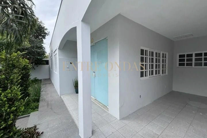 4-bedroom house with open-plan gas kitchen — photo 13