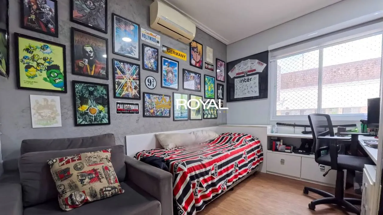 4-bedroom apartment in a building with a pool — photo 10