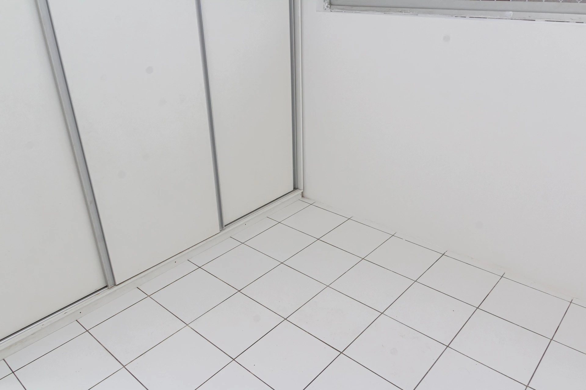 2-bedroom apartment in a building with a pool — photo 38