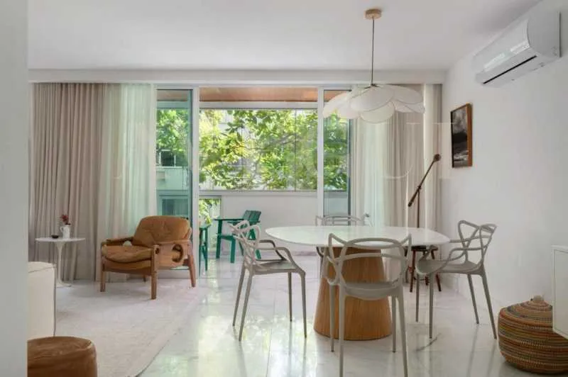 Furnished apartment, 136 m², with a glass-enclosed balcony — photo 20