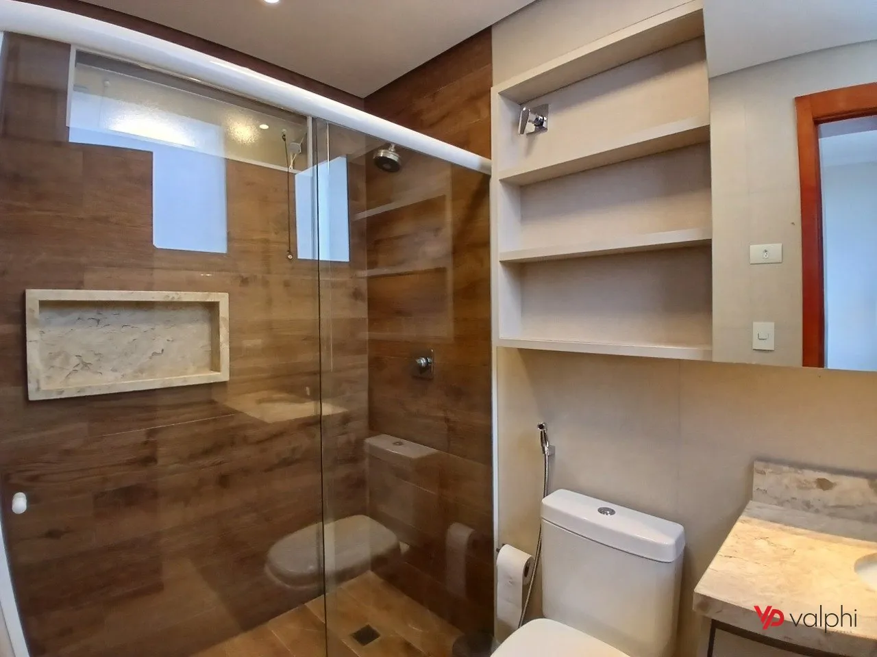 4-bedroom apartment with a walk-in closet in Curitiba — photo 15