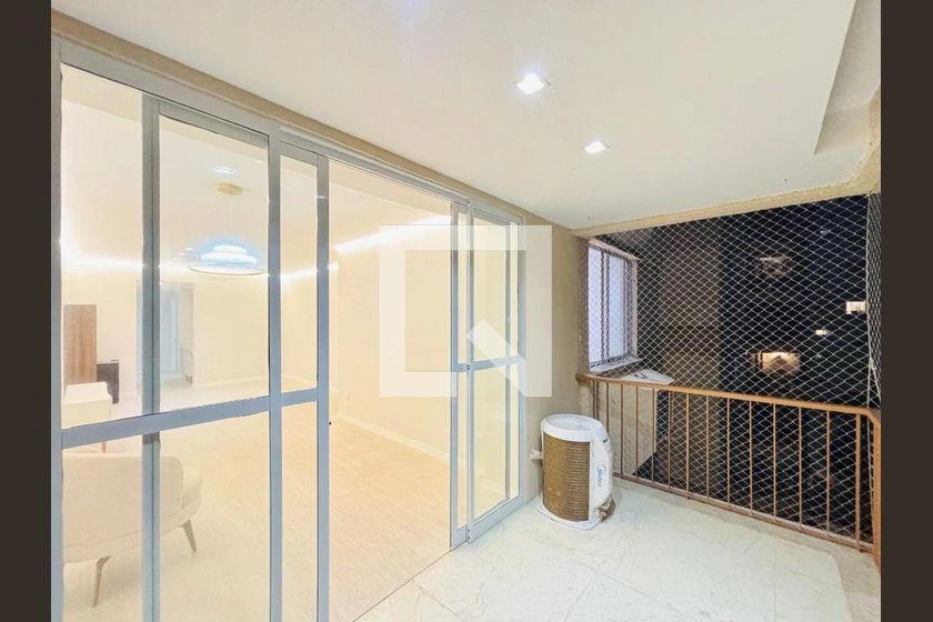 Walk-in closet in a 3-bedroom apartment, 120 m² — photo 21