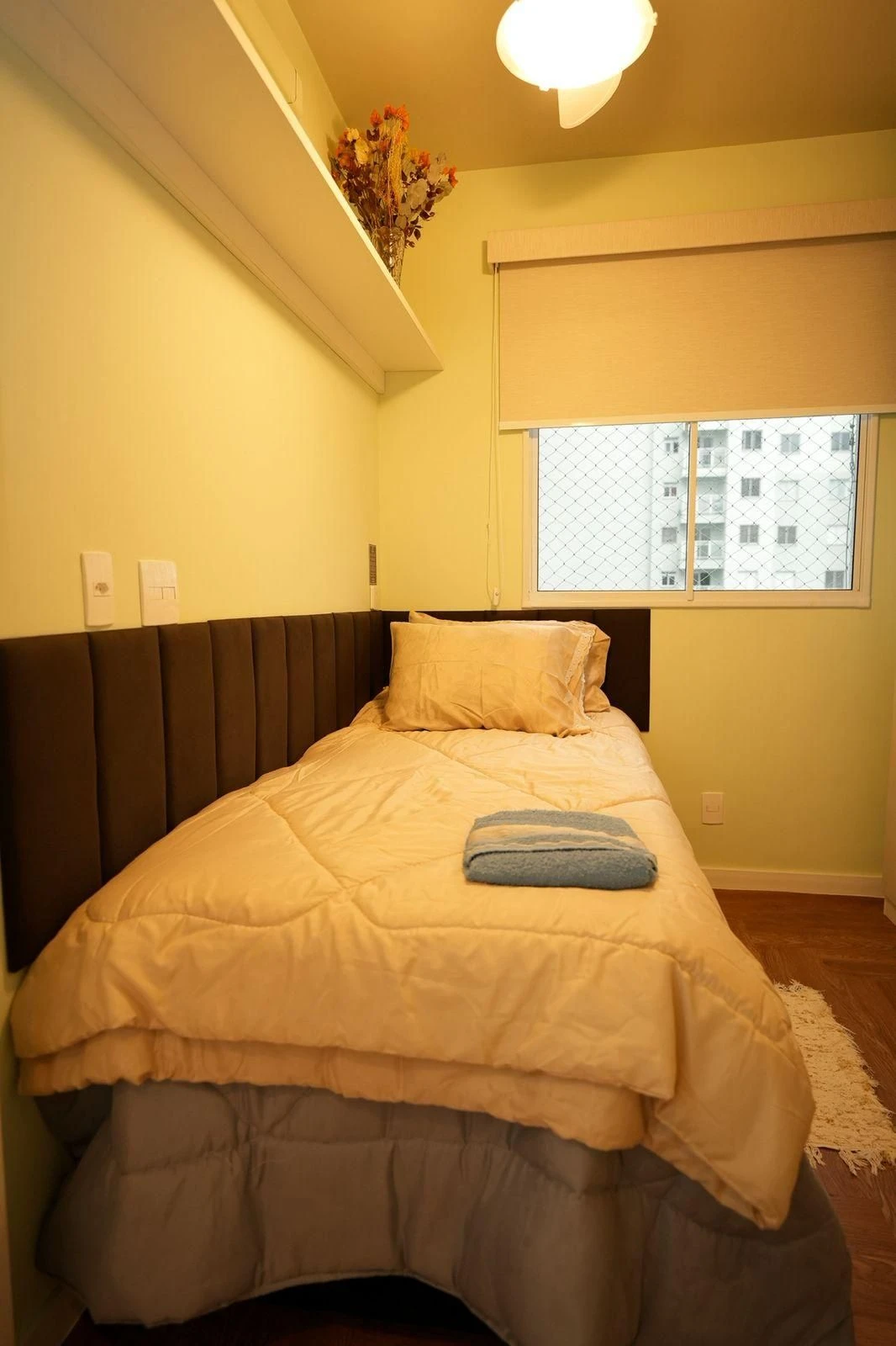 Apartamento mobiliado com cozinha americana e varanda envidraçada — photo 26