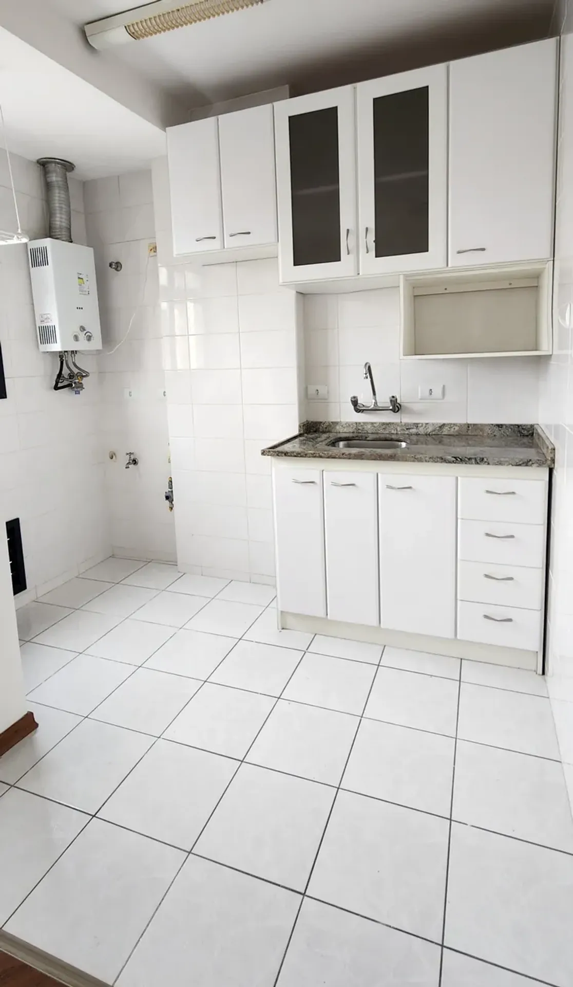 Wood or laminate floors in a one-bedroom apartment, 30 m²