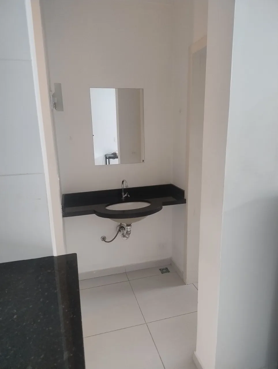 Walk-in closet in a one-bedroom apartment, 35 m² — photo 6