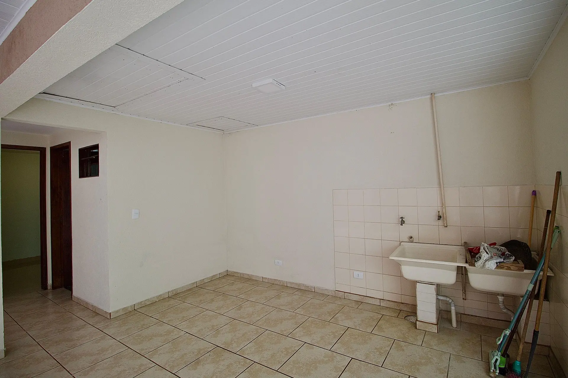 4-bedroom house with a garden in Curitiba — photo 32