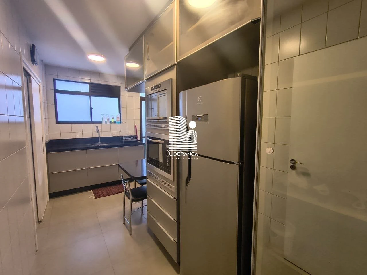 Apartamento com piso de madeira ou laminado, Centro — photo 9