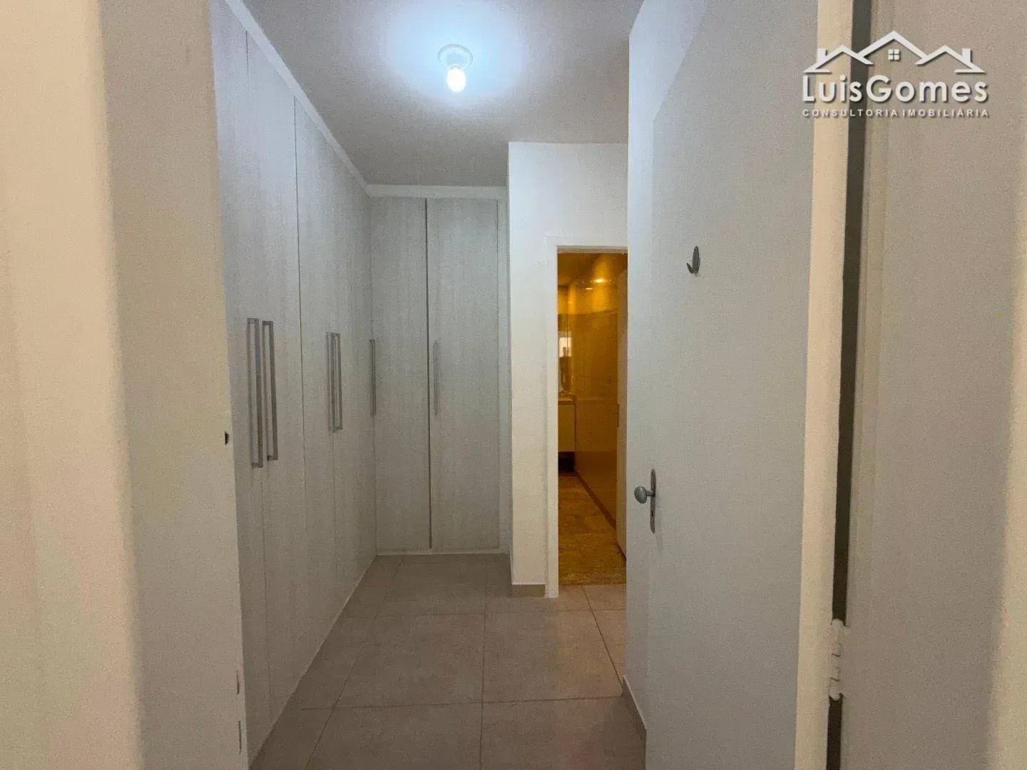 Unfurnished house with 5 bedrooms and 5 bathrooms — photo 23