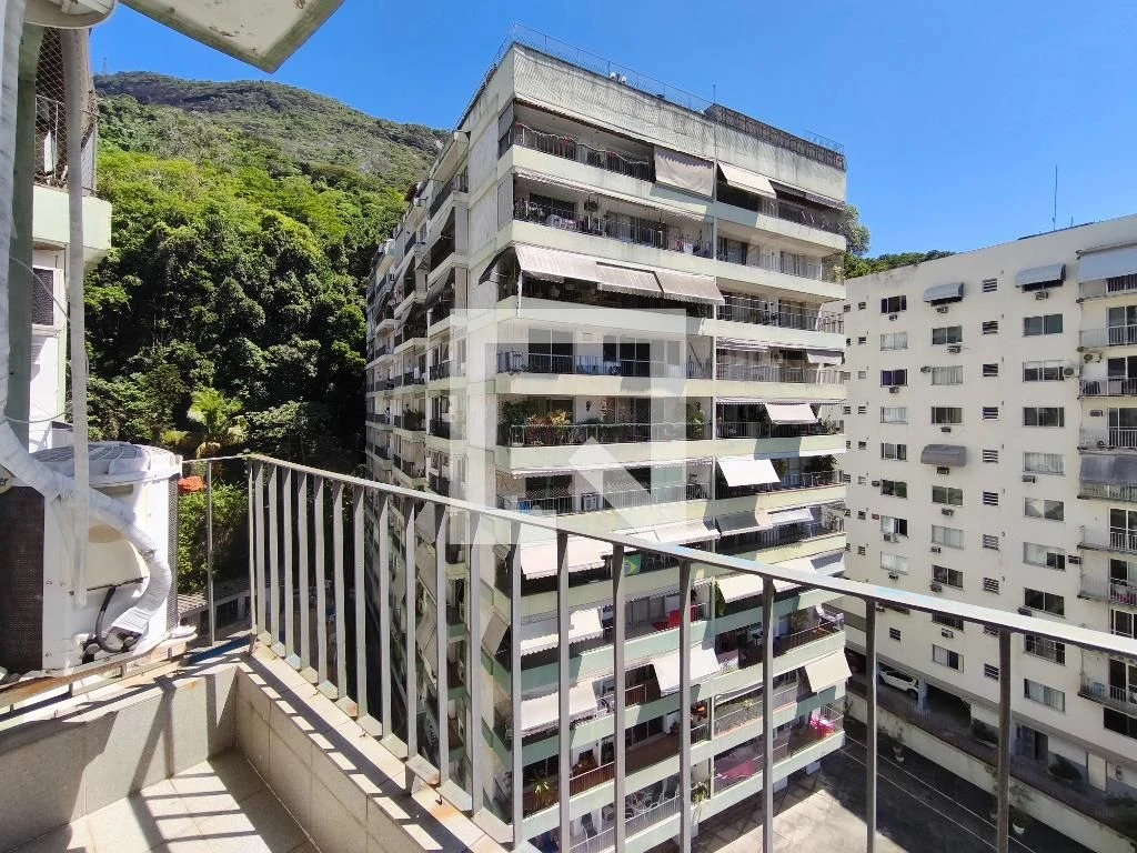 Furnished 4-bedroom apartment with balcony — photo 38