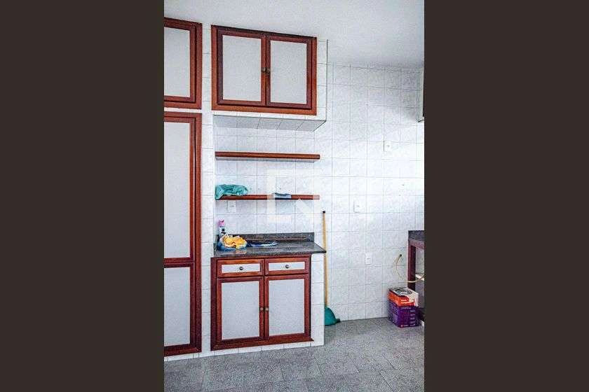 Apartamento de 109 m² com 3 quartos e cozinha separada