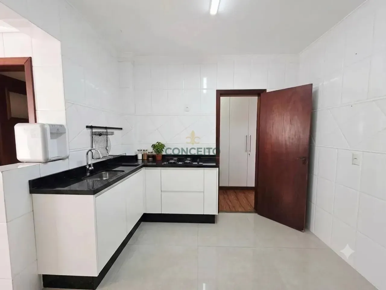 4-bedroom apartment with gas kitchen and 1 parking spot