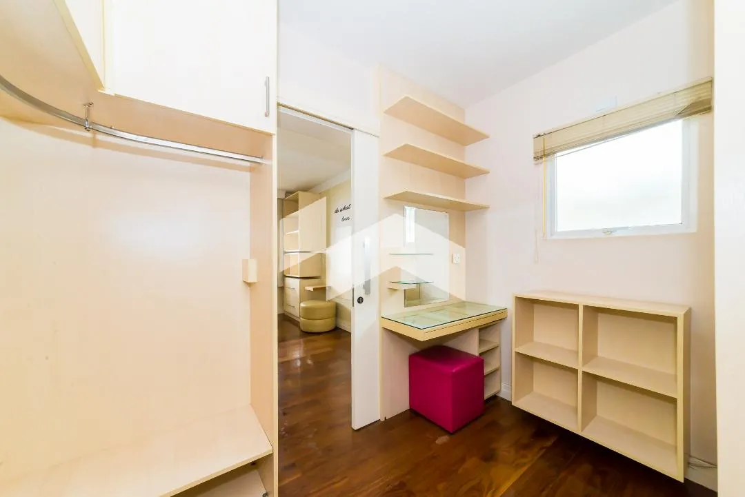 431 m² house with 4 en-suite bedrooms and 6 parking — photo 42