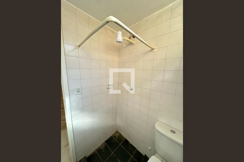Balcony with a grill in a one-bedroom house, 62 m² — photo 21