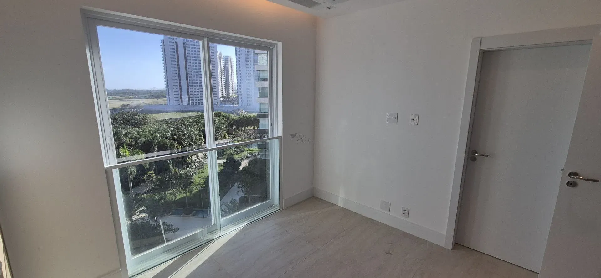 Unfurnished 4-bedroom apartment with closed kitchen — photo 5