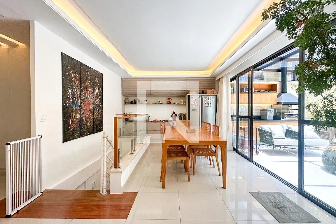 4-bedroom apartment with floor-to-ceiling windows — photo 31