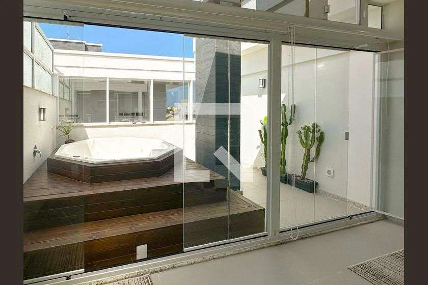 Furnished apartment with 2 bedrooms and an en-suite suite — photo 8