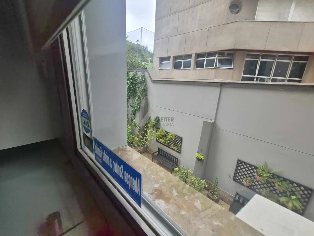 3-bedroom apartment with a glass-enclosed balcony — photo 8