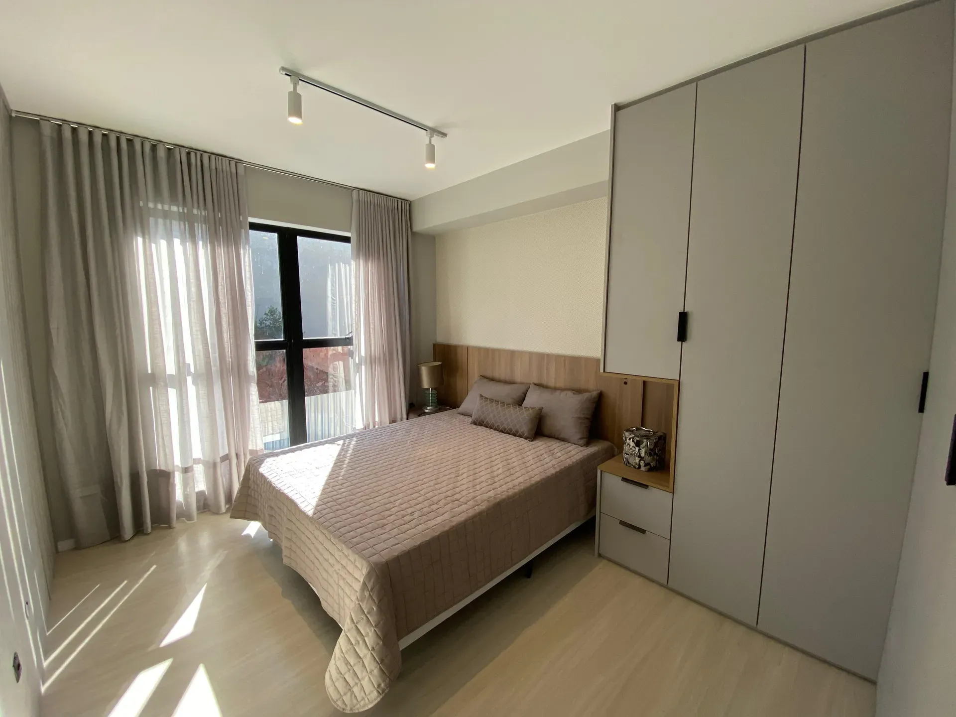 House in a gated community with 3 bedrooms and 5 baths — photo 17