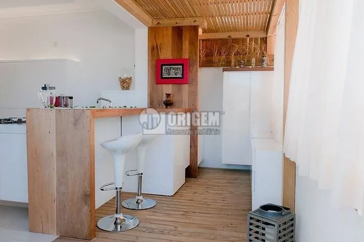 Furnished 3-bedroom apartment with 208 m² and terrace — photo 8